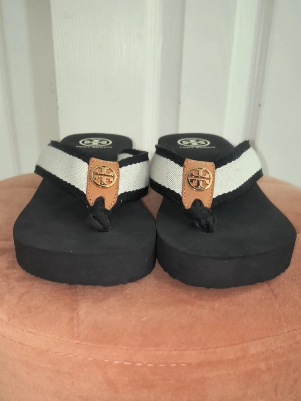Tory Burch Frankie Wedge Gold Emblem Sandal Size 8